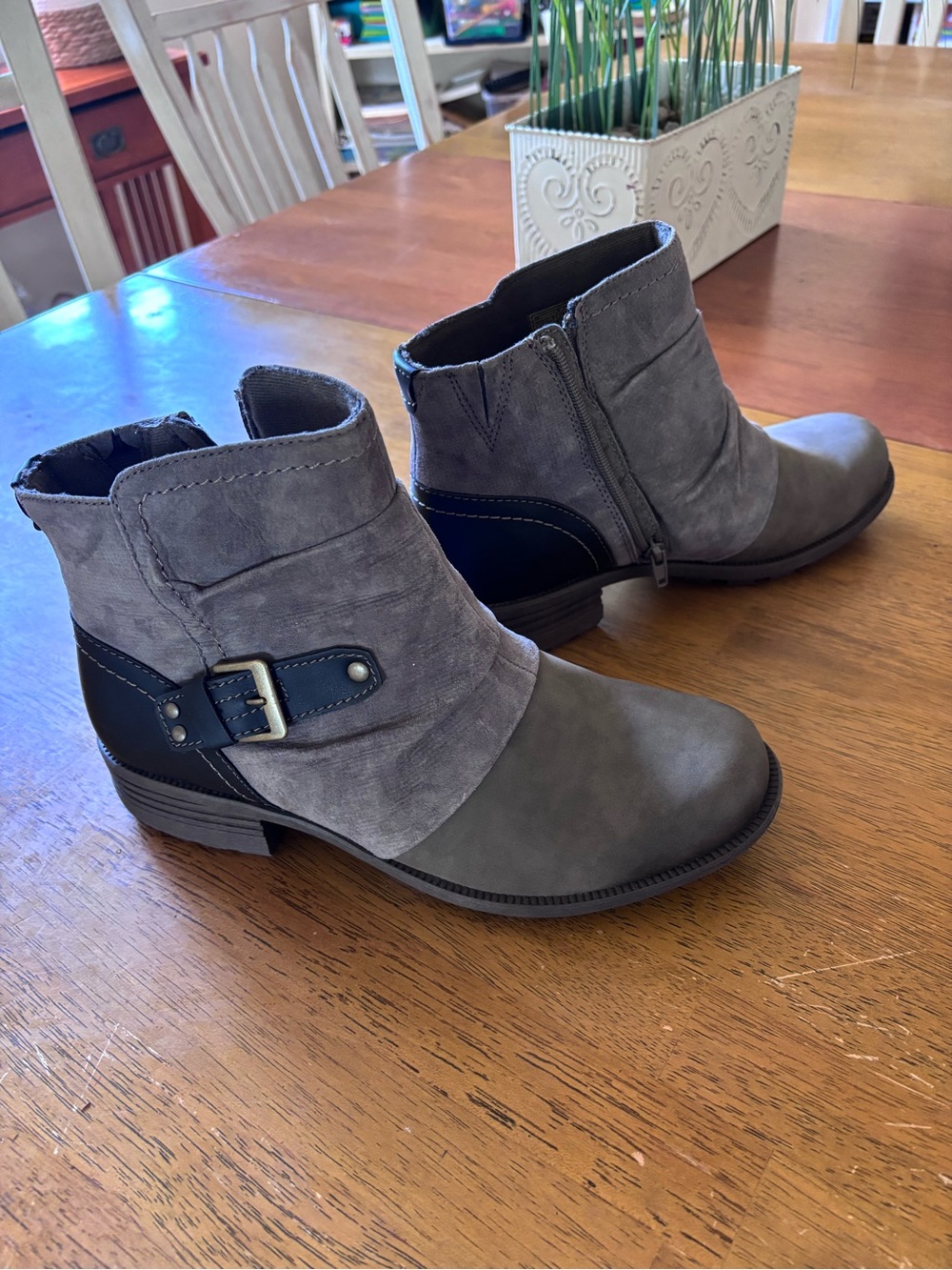 Never Worn Earth Origins Phoenix Ankle Boot